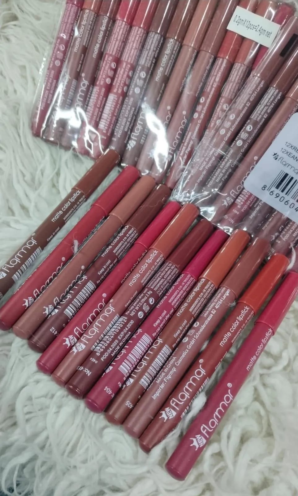 Synthetic high pigmented matte lipstick