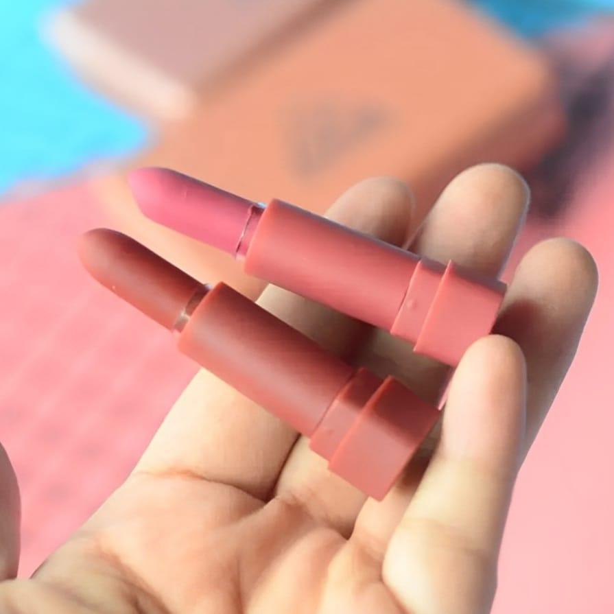 High pigmented waterproof lipstick